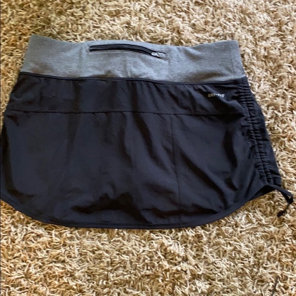 Beautiful Nike Dri Fit Golf, Tennis, Workout Skirt - Picture 3 of 3